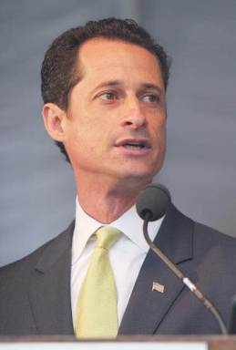 Avella gets aggressive as Weiner exits race