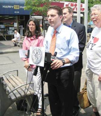 Western Queens chides Con Ed on blackout anniversary