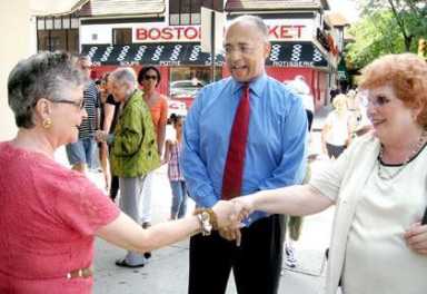 Thompson, Koslowitz go out to woo voters in Forest Hills
