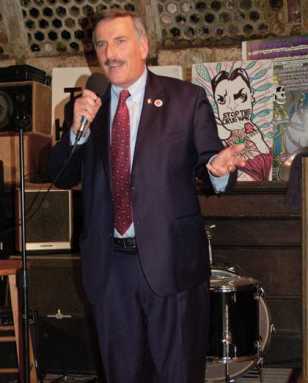 Weprin tries comedy at odd fund-raiser
