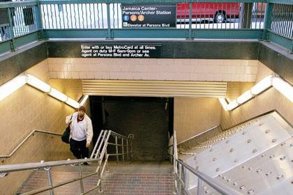 E train grade unchanged at Dâˆ’ on report card
