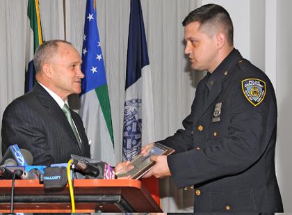 Hero of Maspeth robbery honored by Kelly