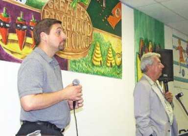 Residents oppose noisy cafe on MidVille/Rego Park line