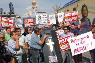 Willets Point workers protest CUNY outreach bus