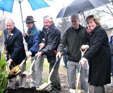 Grand Central Pkwy. to get more trees