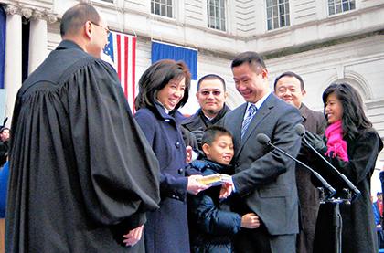Liu breaks racial barrier, takes oath as comptroller