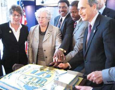MTA observes LIRR’s 175th bâˆ’day at AirTrain station