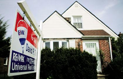 SE Queens home sales prices slip 15%: Report