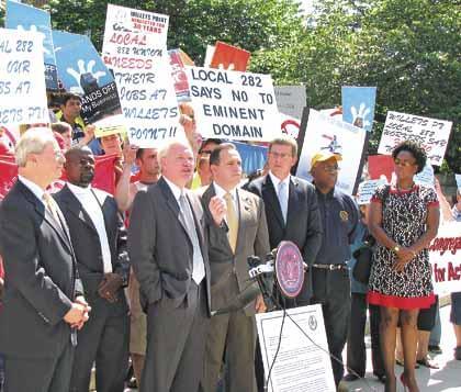 Willets Pt. biz owners tell beep not to write ‘blank check’