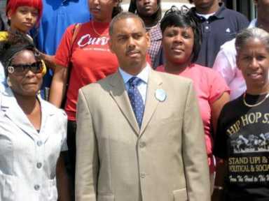 Wills, Richards fight to stay on Dem primary ballot