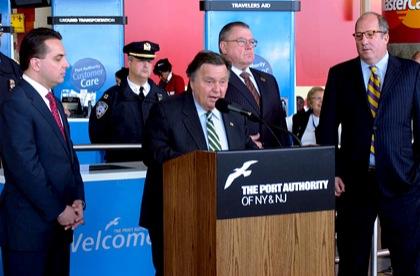 18 charged in airport taxi scam: DA