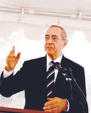 As state prepares Pataki portrait, Cuomo still won’t sit for painter