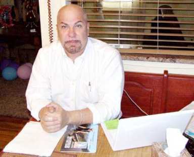 Bayside man to bike crossâˆ’country to fight Alzheimer’s