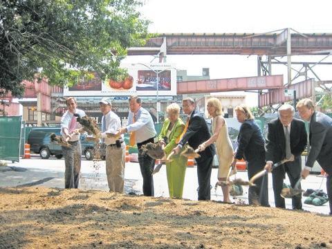 Boro leaders break ground on Queens Plaza