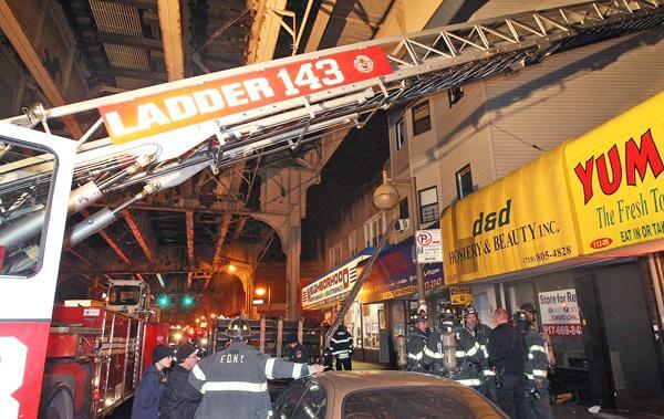Fire damages building on Jamaica Ave.: FDNY