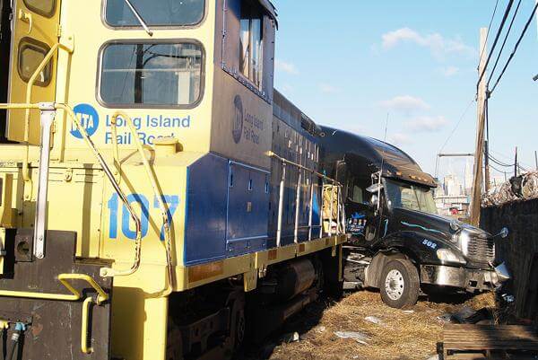 Man hurt as locomotive slams into 18âˆ’wheeler