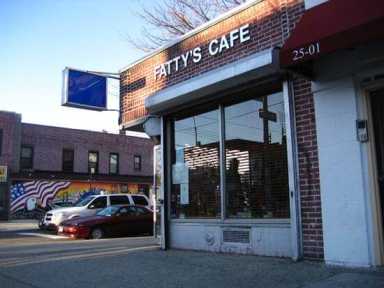 Queens eateries get creative to lure cashâˆ’strapped diners