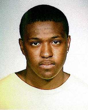 Astoria Houses teenager sought in shooting: Cops