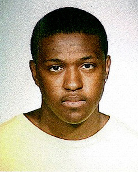 Astoria Houses teenager sought in shooting: Cops