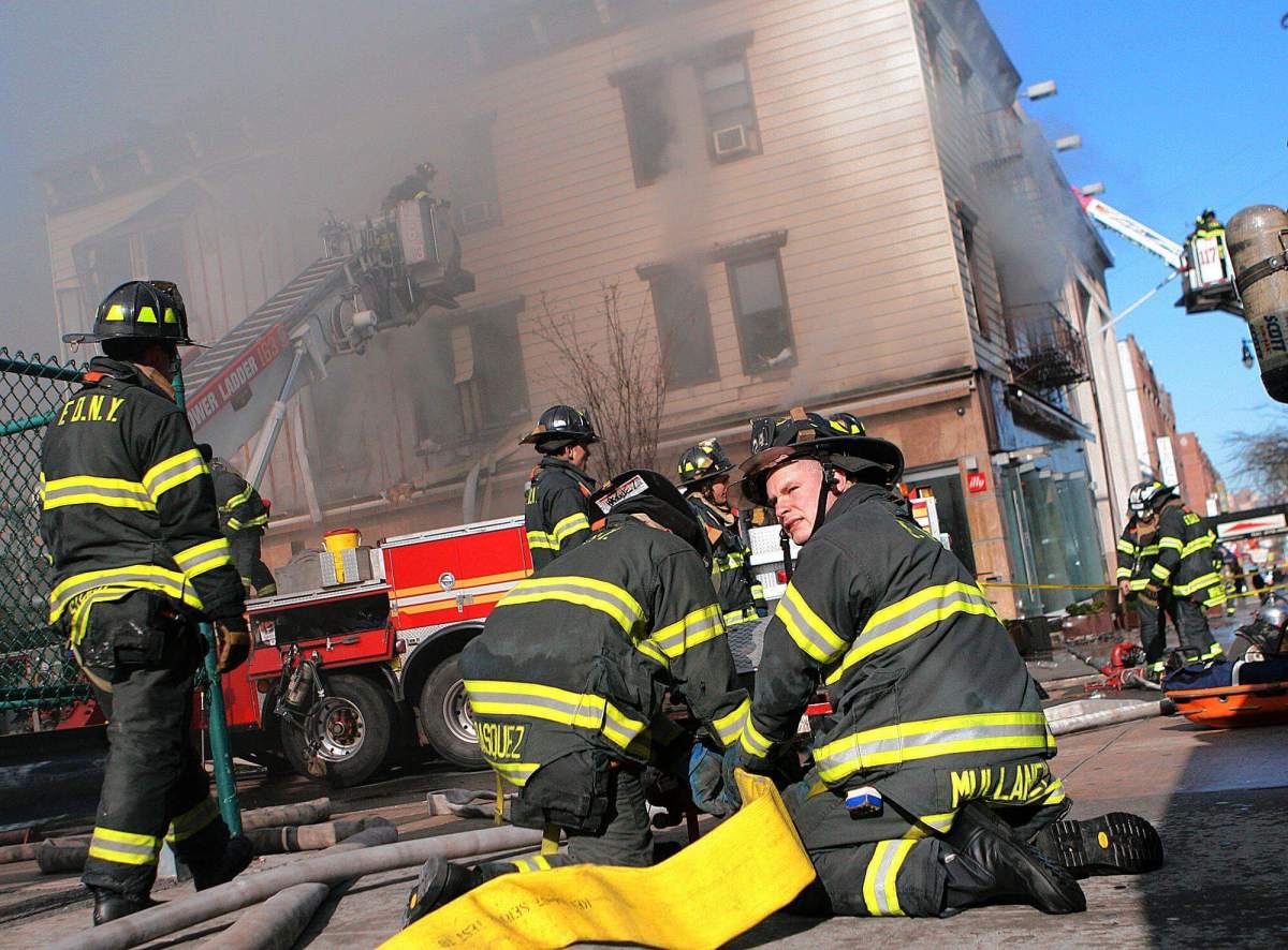 Fire destroys Astoria building
