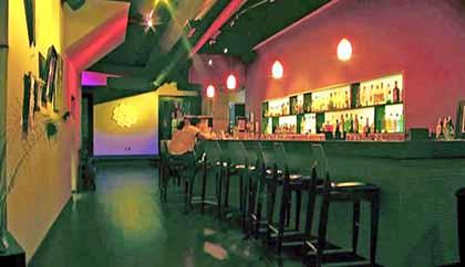 Astoria nightspot emphasizes conversation