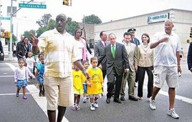 Mayor promotes new signals to help pedestrians