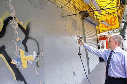 Van Bramer lands $30K for anti-graffiti hotline