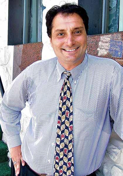 Ciafone drops out, leaving Simotas unopposed in run