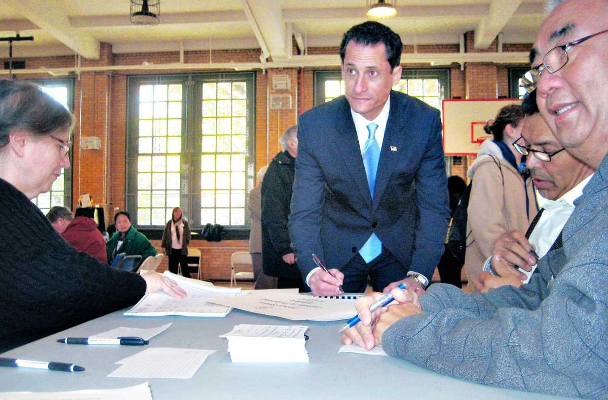 Ackerman, Weiner prevail against Republican rivals