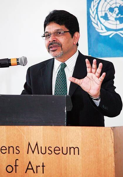 Dignitaries ring in Earth Day at Flushing Meadows