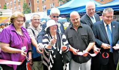 Elmhurst Hospital opens market to sell fruits, veggies