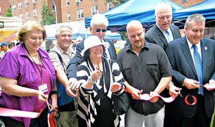 Elmhurst Hospital opens market to sell fruits, veggies