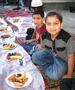 Ferreras attends Ramadan fast-breaking at Qns mosque