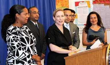 Gillibrand touts youth jobs at Jax Heights visit