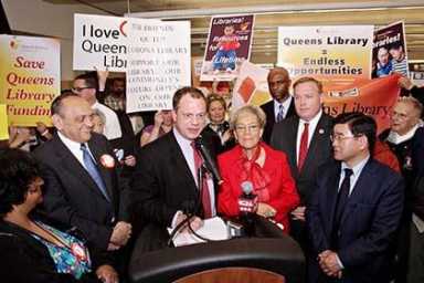 Pols protest cuts to library
