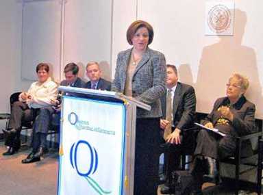 Quinn speaks at small business fair in East Elmhurst