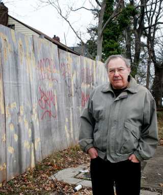 City should take over vacant Whitestone lot: Avella