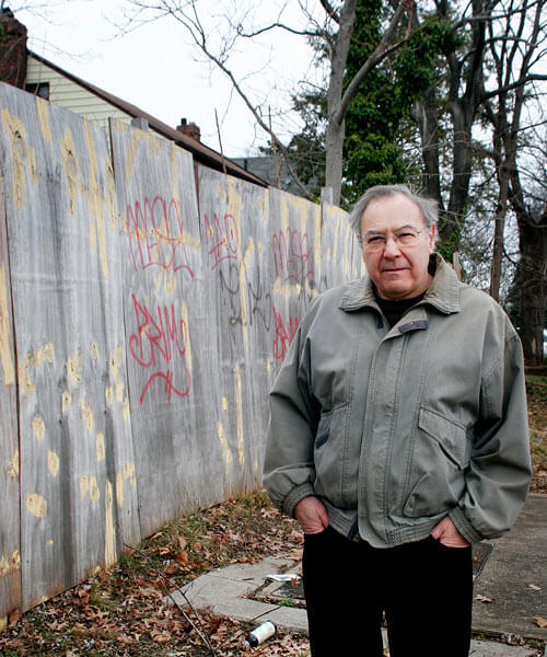 City should take over vacant Whitestone lot: Avella