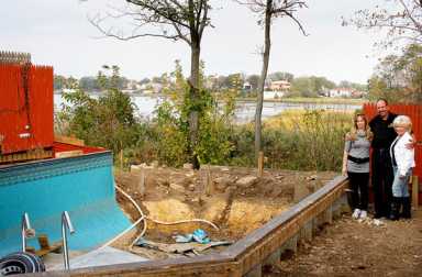 Avella pushes city to pay for College Point retaining walls