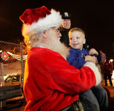 Bayside BBA and BID kickoff holiday season with lighting