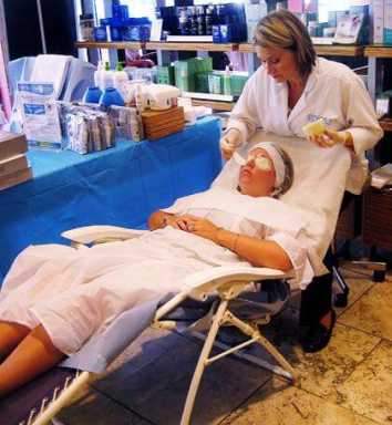 Bayside salon celebrates anniversary with ‘Fabulous 40’ stories