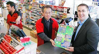 Bayside man wins lucky lotto ticket