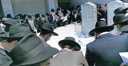Chabad followers flock to rebbe’s Queens grave