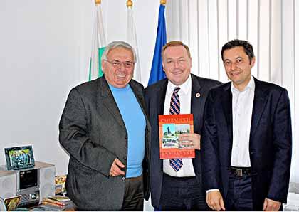 Bulgarian party gives Halloran national tour