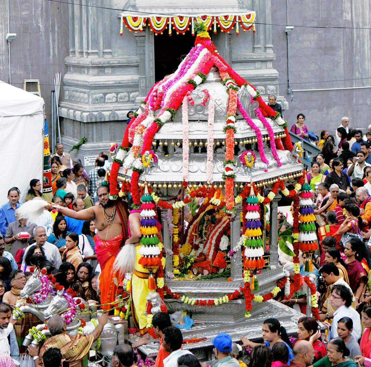 Music fills streets of Flushing for Hindu festival