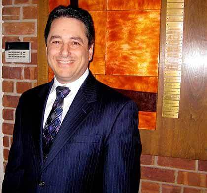 Little Neck Jewish Center crowd officially welcomes new rabbi