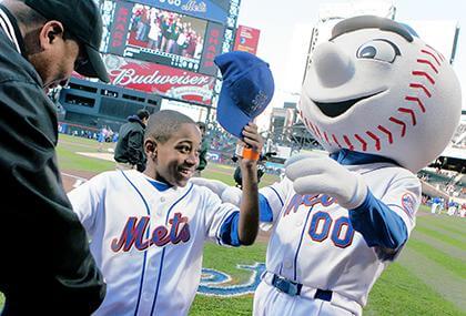 Queens Village boy pitches at Mets game