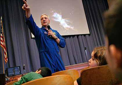 Astronaut visits Pomonok school with lesson for students