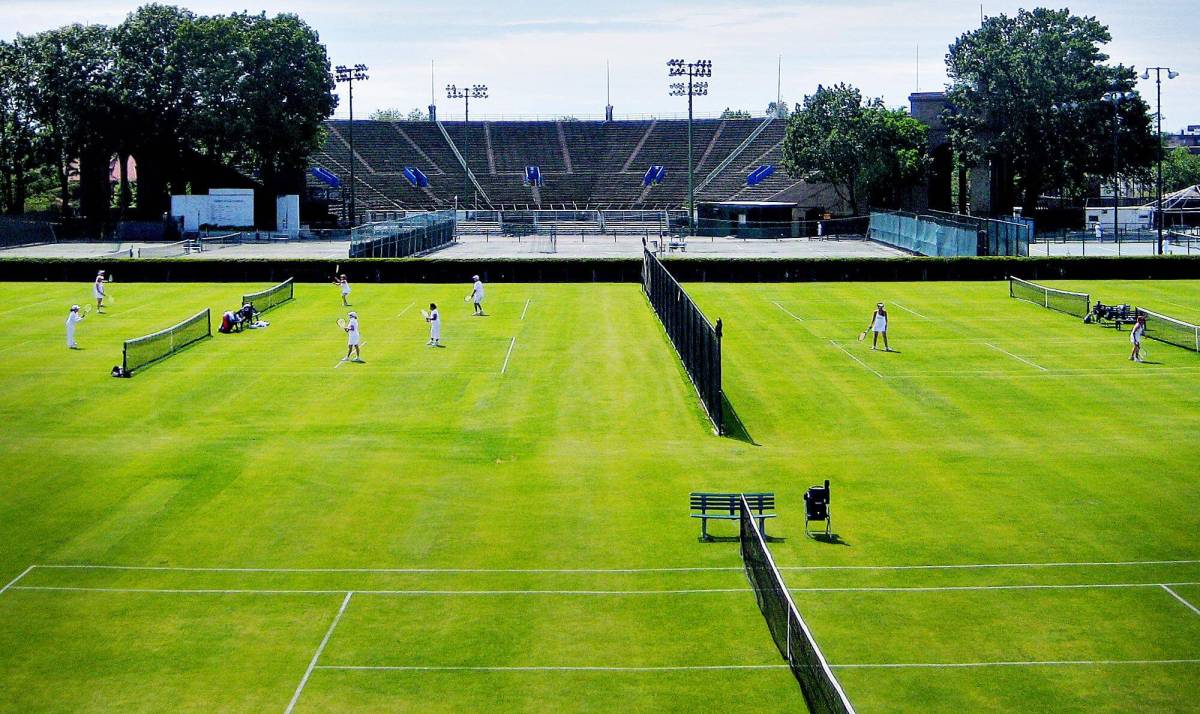 Tennis club opens its doors