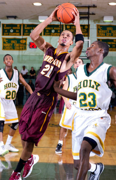 Calhoun silences hecklers with dominant victory